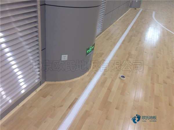 橡膠木風(fēng)雨操場地板翻新施工