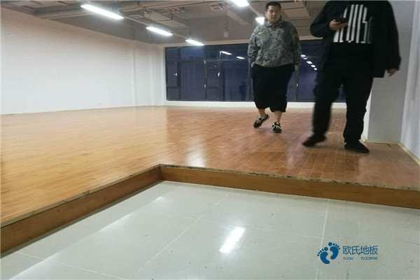 22厚排球館木地板造價是的多少？