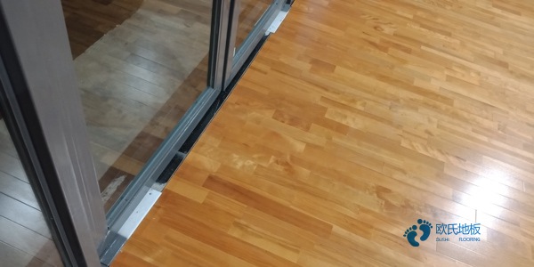 22厚運動籃球地板造價是的多少？
