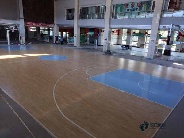 五角楓體育運動地板怎么翻新