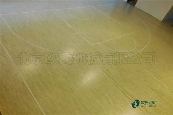 柞木體育木地板價格是多少錢？