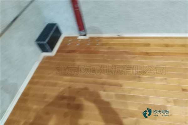 柞木籃球場實木地板怎么維修？