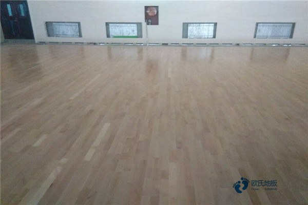 體育運動木地板怎么翻新？橡膠木